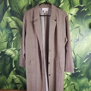 Light, long blazer in plaid!